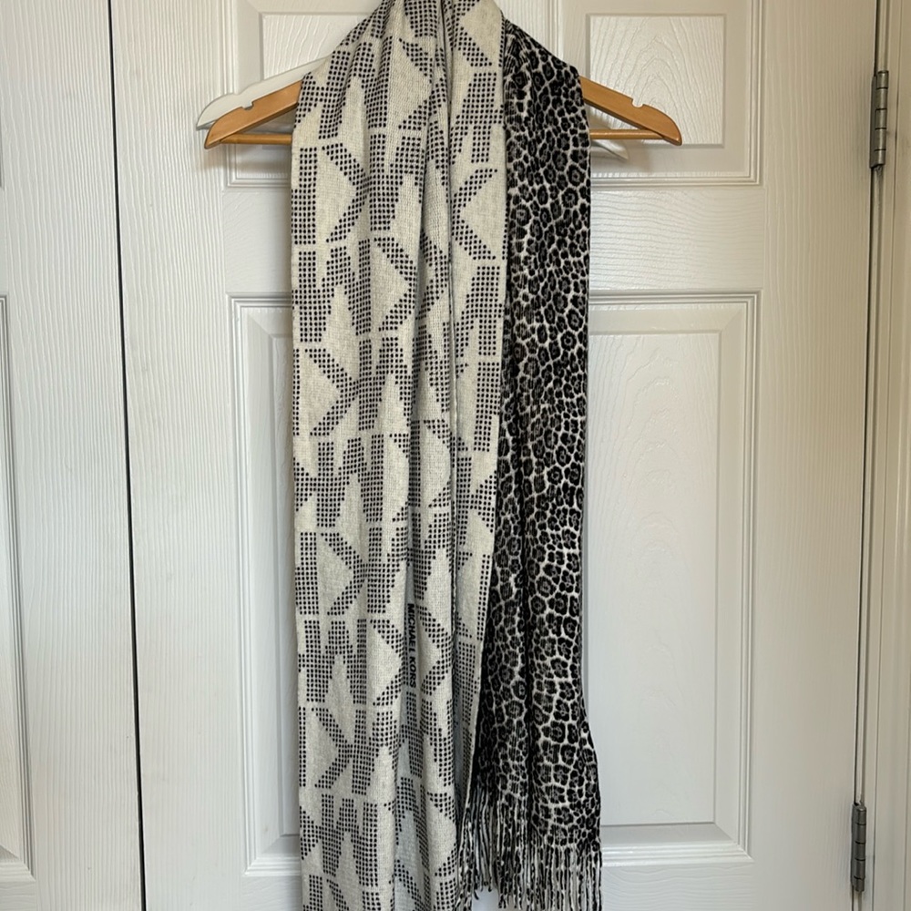 MK Reversible Scarf